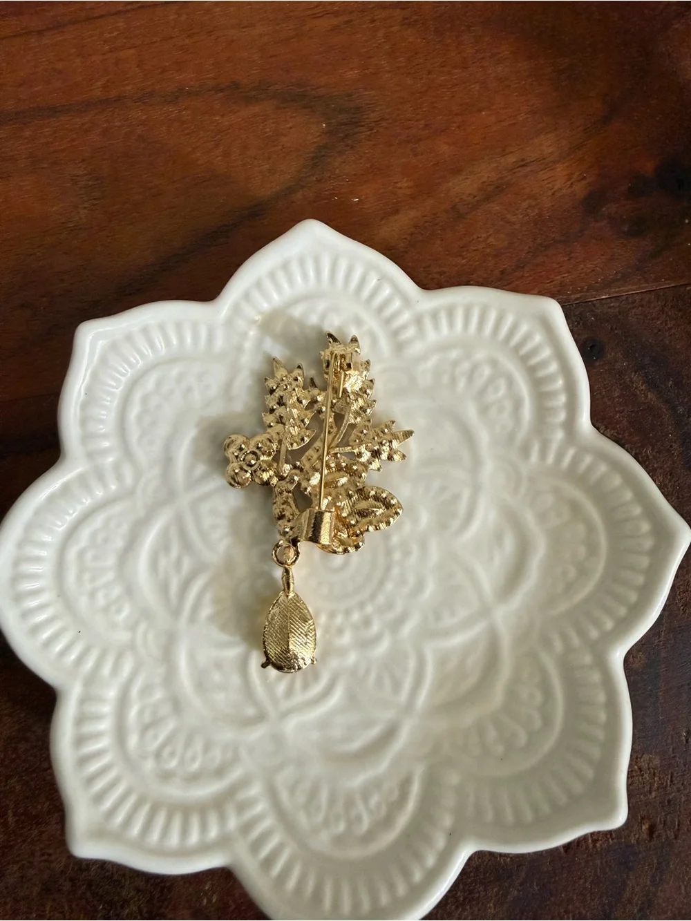 New gold-toned alloy wheat leaf brooch  a pear-cut yellow rhinestone drop
